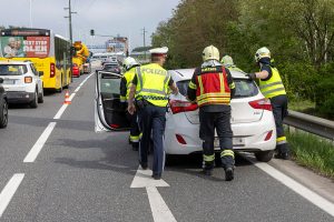 Fahrzeugbergung nach seitlicher Kollision zweier Pkw