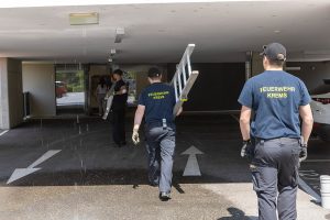 Wassergebrechen – Massiver Wasseraustritt auf einer Terrasse