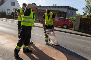 Ölspur aufgrund eines technischen Defekts an einem Pkw
