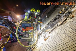 Dachstuhlbrand in Senftenberg – Feuerwehr verhindert größeren Schaden
