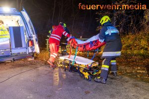 Rettungsaktion nach Mopedunfall – Verletzter aus Wasserauffangbecken geborgen