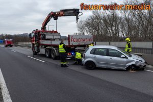 Pkw prallt gegen Aufpralldämpfer auf der B37