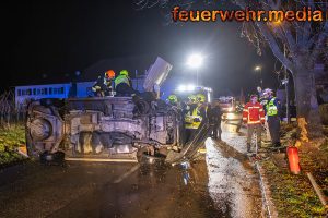 Schwerer Verkehrsunfall in Gneixendorf – Feuerwehr rettet eingeschlossenen Lenker