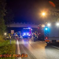 Person nach Unfall auf der B37 im Fahrzeug eingeschlossen