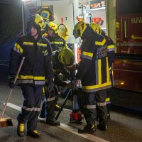 Person nach Unfall auf der B37 im Fahrzeug eingeschlossen