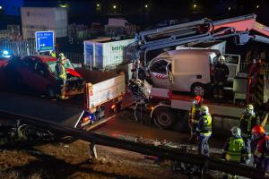 Mehrere Personen bei Frontalzusammenstoß auf der S5 verletzt