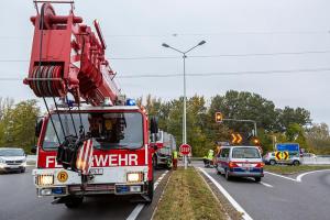 Transporter und Lkw kollidieren auf der S5 - Fahrzeuglenker eingeklemmt