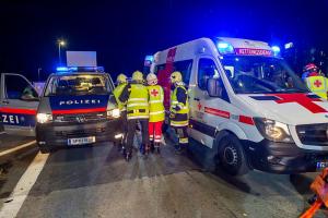 Transporter und Lkw kollidieren auf der S5 - Fahrzeuglenker eingeklemmt