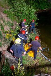 Pkw stürzt in den Stausee Ottenstein - Zwei Personen retten sich aus dem sinkenden Fahrzeug
