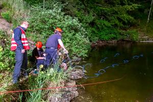 Pkw stürzt in den Stausee Ottenstein - Zwei Personen retten sich aus dem sinkenden Fahrzeug