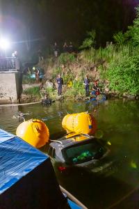 Pkw stürzt in den Stausee Ottenstein - Zwei Personen retten sich aus dem sinkenden Fahrzeug