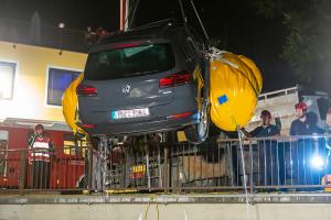 Pkw stürzt in den Stausee Ottenstein - Zwei Personen retten sich aus dem sinkenden Fahrzeug