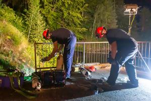 Pkw stürzt in den Stausee Ottenstein - Zwei Personen retten sich aus dem sinkenden Fahrzeug