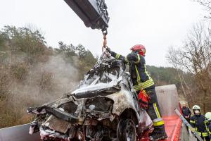 Pkw-Brand nach Unfall auf der L44