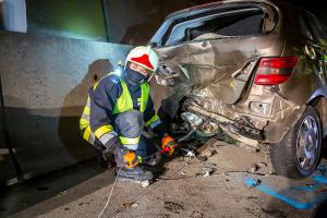 Pkw fährt auf der B37a in zwei Unfallfahrzeuge
