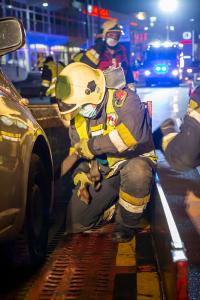 Kleinwagen rammt auf der B35 ein Verkehrszeichen