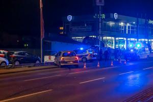 Kleinwagen rammt auf der B35 ein Verkehrszeichen