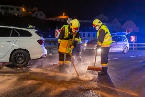 Pkw prallt auf der Kremstalstraße gegen die Leitschiene