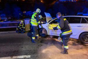Pkw prallt auf der Kremstalstraße gegen die Leitschiene