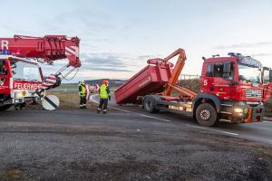 Kollision zwischen Pkw und Lkw fordert ein Todesopfer