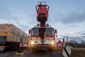 Kollision zwischen Pkw und Lkw fordert ein Todesopfer