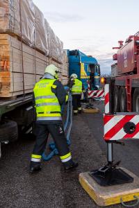 Kollision zwischen Pkw und Lkw fordert ein Todesopfer