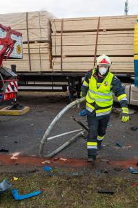 Kollision zwischen Pkw und Lkw fordert ein Todesopfer