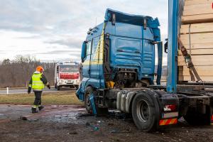 Kollision zwischen Pkw und Lkw fordert ein Todesopfer