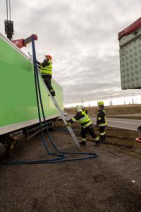 Kollision zwischen Pkw und Lkw fordert ein Todesopfer