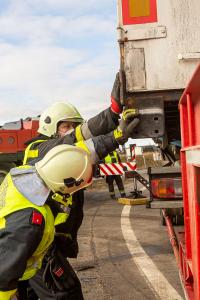 Kollision zwischen Pkw und Lkw fordert ein Todesopfer