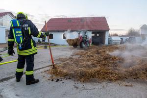 Pferdemist in einer Lagerhalle in Brand geraten