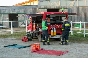 Pferdemist in einer Lagerhalle in Brand geraten