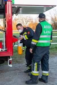 Pferdemist in einer Lagerhalle in Brand geraten