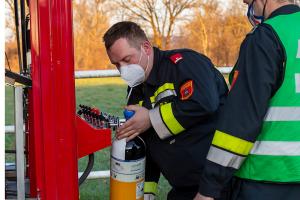Pferdemist in einer Lagerhalle in Brand geraten
