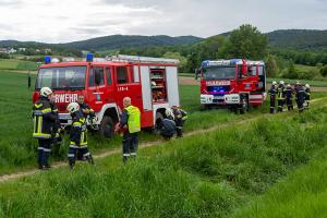 Zweifache Menschenrettung auf der B37 - Drei Feuerwehren im Einsatz