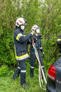 Zweifache Menschenrettung auf der B37 - Drei Feuerwehren im Einsatz