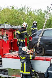 Zweifache Menschenrettung auf der B37 - Drei Feuerwehren im Einsatz