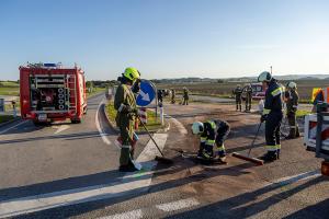 Schwerer Unfall auf der B37 - Pkw prallt gegen einen Lkw