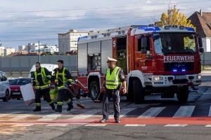 Zwei beschädigte Fahrzeuge nach Unfall bei der Wachaubrücke