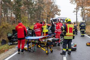 Frontalzusammenstoß zweier Fahrzeuge auf der L43