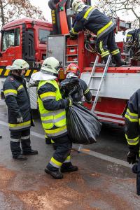 Frontalzusammenstoß zweier Fahrzeuge auf der L43