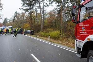 Frontalzusammenstoß zweier Fahrzeuge auf der L43