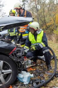 Frontalzusammenstoß zweier Fahrzeuge auf der L43