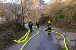 Unterstand für Maschinen und Geräte neben der Ruine Senftenmberg in Vollbrand