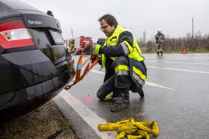 Eine verletzte Person bei Unfall auf der L114