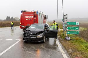 Eine verletzte Person bei Unfall auf der L114