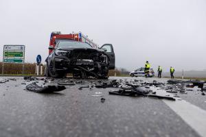 Eine verletzte Person bei Unfall auf der L114