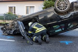 Spur der Verwüstung nach Unfall in Gedersdorf