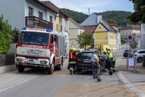 Geländer verhindert Absturz in die Fladnitz
