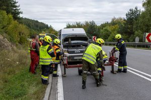 Transporter blockiert die B37 im Lengenfelderamt